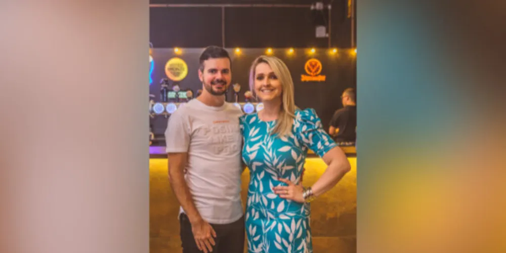 REGISTRO – No registro especial, Cynthia Sá Spósito e Vinicius Spósito estiveram prestigiando na última semana a inauguração do bar da fábrica da Steudel Cervejas Especiais. 
