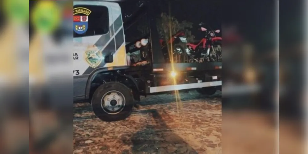 O suspeito relatou para os agentes que tem uma oficina mecânica e que teria adquirido a motocicleta de um desconhecido