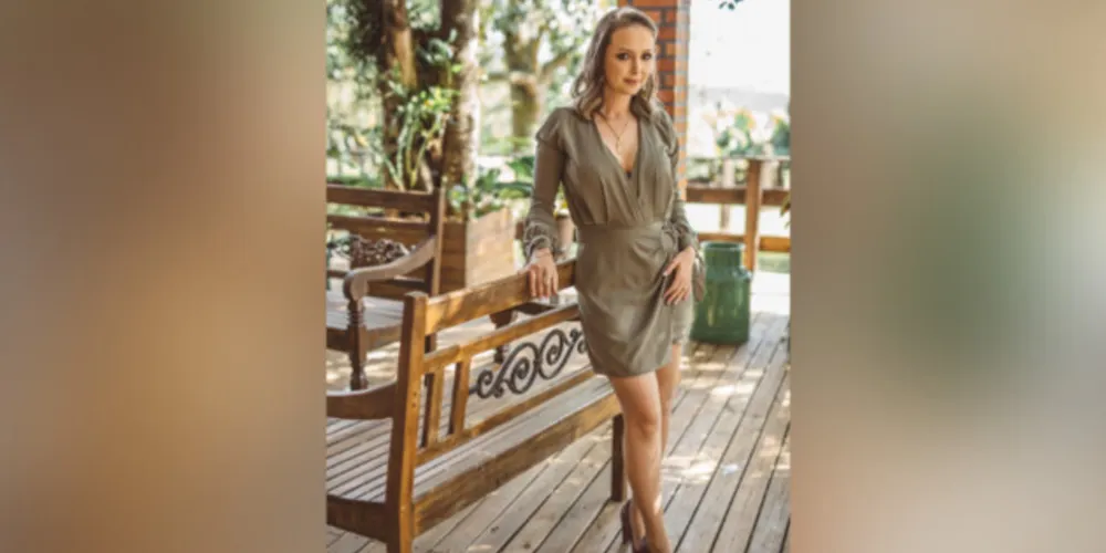 NOVO CICLO - A advogada Carla Marilia Blum reserva o dia de hoje (16) para receber os cumprimentos pela troca de idade. Da coluna RC os votos de realizações e alegrias.