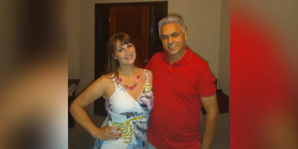 NOVO CICLO - O respeitado jornalista Mario Martins celebra nesta quarta-feira (26), a passagem de seu aniversário. Mário tem papel fundamental no jornalismo princesino, hoje exercendo o cargo de gerente de conteúdos do portal Arede e do Jornal da Manhã. No registro especial, Mario com sua esposa Marlise Beatriz Ribas. Da coluna RC os votos de alegrias e prosperidade. 