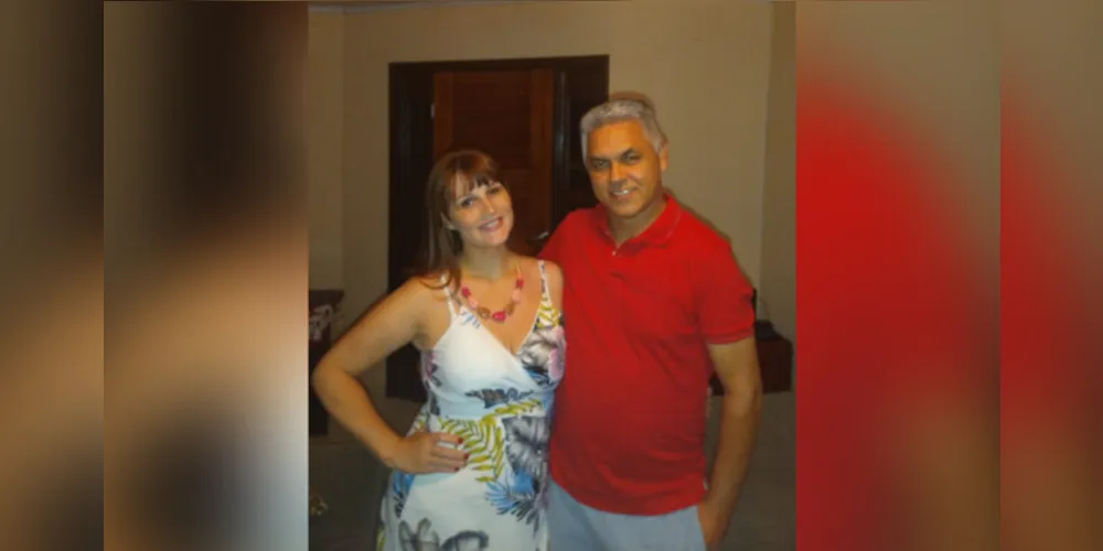NOVO CICLO - O respeitado jornalista Mario Martins celebra nesta quarta-feira (26), a passagem de seu aniversário. Mário tem papel fundamental no jornalismo princesino, hoje exercendo o cargo de gerente de conteúdos do portal Arede e do Jornal da Manhã. No registro especial, Mario com sua esposa Marlise Beatriz Ribas. Da coluna RC os votos de alegrias e prosperidade. 