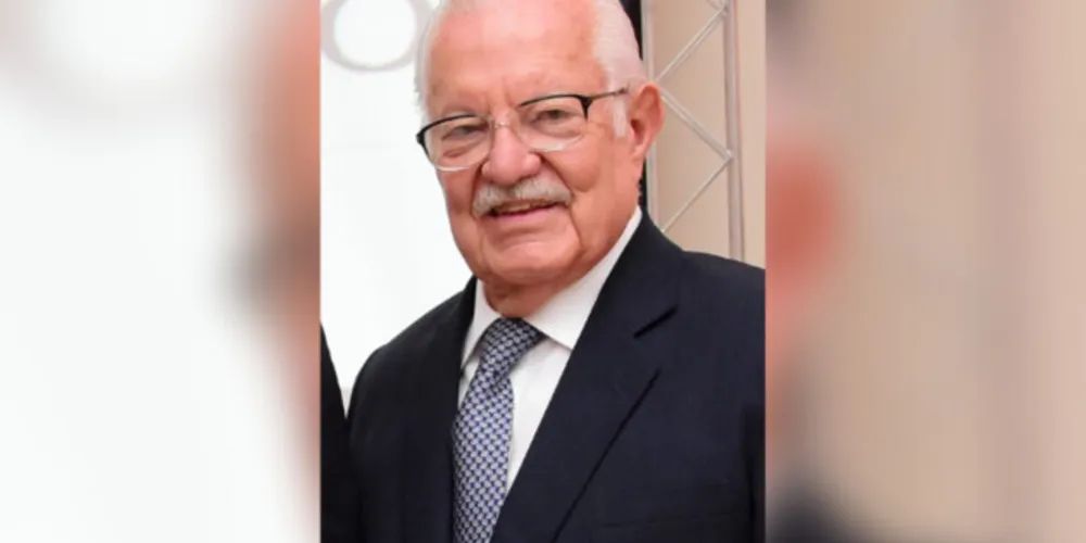 REGISTRO - Otto Santos da Cunha, ex-prefeito de Ponta Grossa,  ex-deputado federal e ex- provedor da Santa Casa de Misericórdia PG reserva a próxima quarta-feira (19) para receber as felicitações pela passagem do seu aniversário. Da coluna RC os votos de saúde e alegrias.