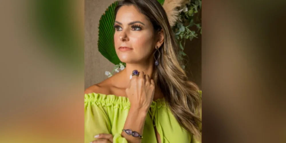 TROCA DE IDADE - Mariana Maciel Nasihgil Paisani receberá as felicitações pela passagem de seu aniversário nesta quarta - feira (24). Mariana que vem fazendo um trabalho diferenciado na área da fotografia, agradando a todos seus clientes, na arte de eternizar momentos felizes. Da coluna RC os votos de felicidades infinitas. 