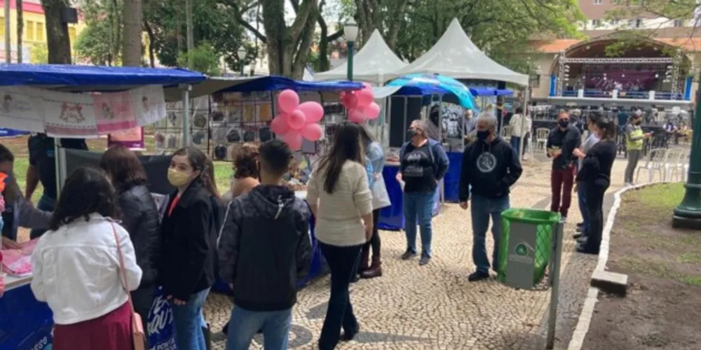 'Feira da Barão' acontece na Praça Barão do Rio Branco, em Ponta Grossa.