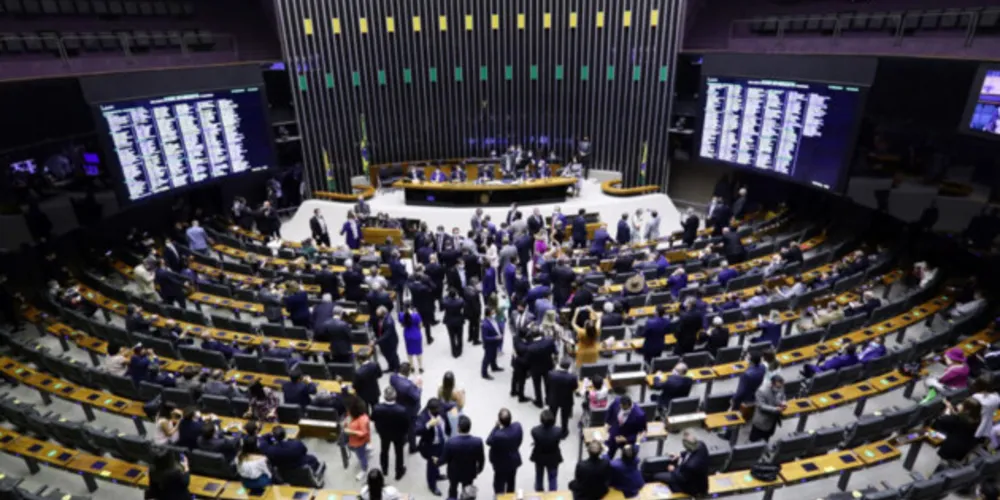A votação aconteceu nesta sexta-feira (17).