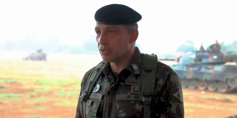 Comandante da 5ª Divisão de Exército, Fábio Benvenutti Castro, esteve na cidade.