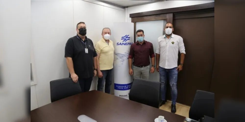 Prefeito Marcelo Leite esteve reunido com representantes da Sanepar. Planejamento deve beneficiar mais de 100 famílias