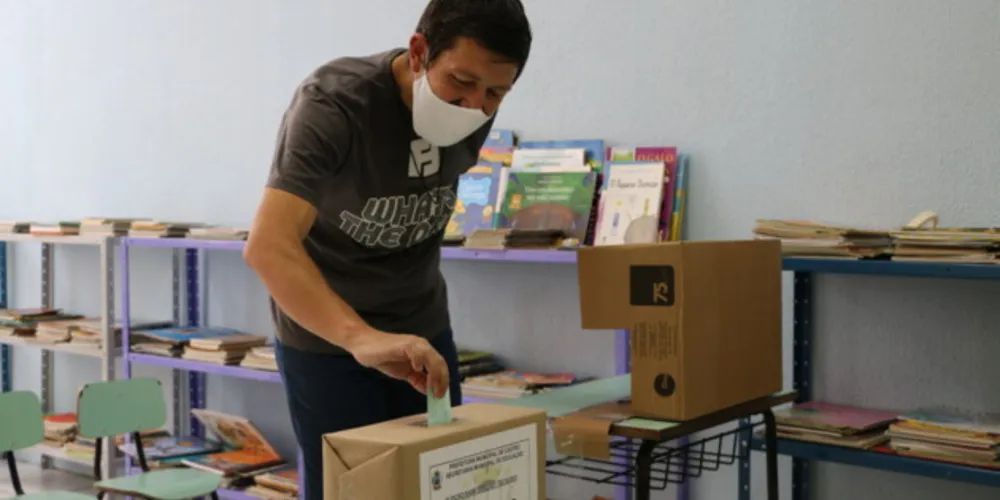 Entre os pais ou responsáveis, mais de 3,9 mil pessoas participaram da votação