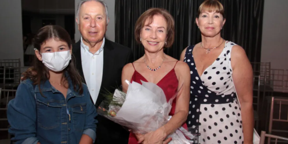 II CONCERTO DE NATAL VANIA PIMENTEL - Uma vez mais em nossos salões a pianista internacional brilhou e contemplou a Família Ponta Lagoa e convidados com sua extraordinária e impecável performance. Bravo!
