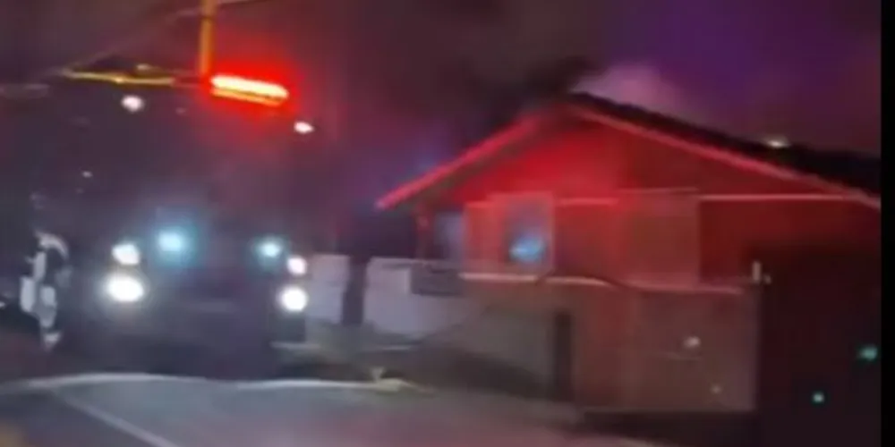 Imagem ilustrativa da imagem Casa é incendiada após confusão familiar em PG