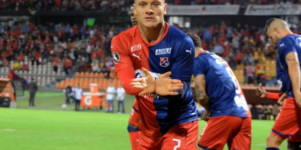 Fantasma aguarda a chegada do jogador de 33 anos para a realização de exames médicos