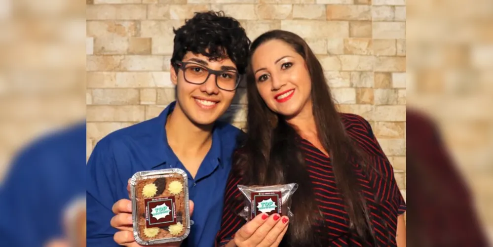 NOVO CICLO – Josemare Machado receberá as felicitações pela chegada de seu aniversário nesta quinta - feira (27). No registro, Josemare e seu filho Lucas Machado. Da coluna RC os votos de alegrias e sucesso
