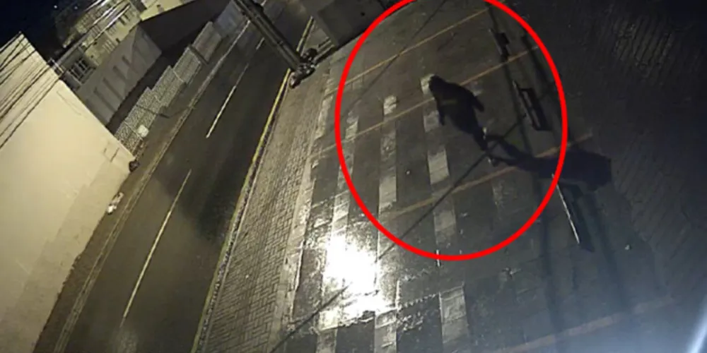 Polícia Civil divulgou na manhã desta sexta-feira (3) imagens que podem auxiliar na identificação