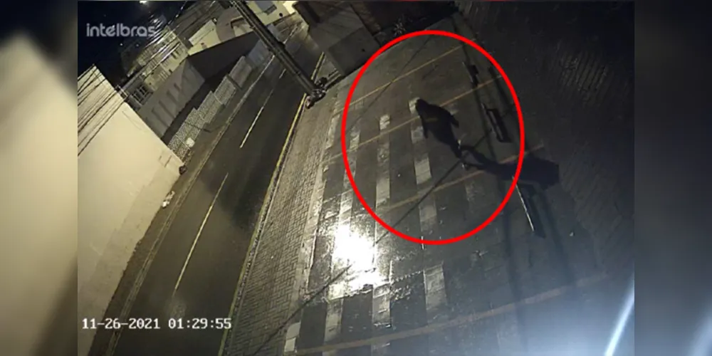 Polícia Civil divulgou na manhã desta sexta-feira (3) imagens que podem auxiliar na identificação