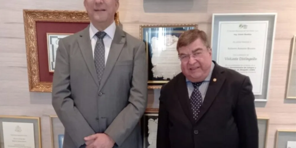 À esquerda, Jorge Sebastião, e à direita, Roberto Busato.