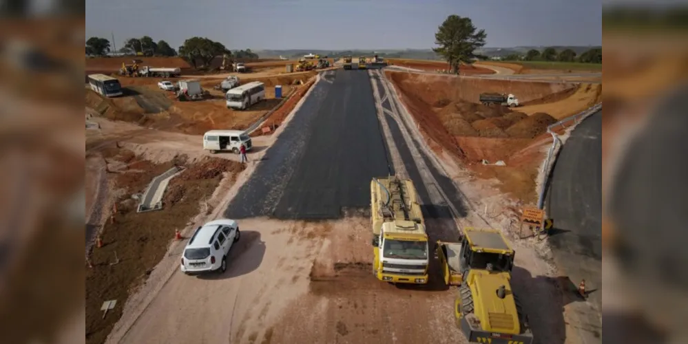 Obras do acesso ao Contorno Norte de Castro, na região dos Campos Gerais.