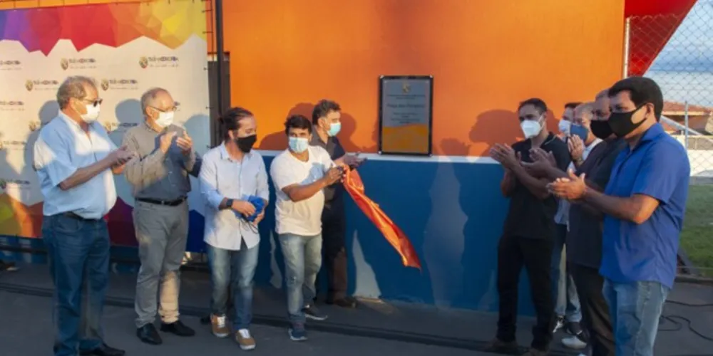 Espaço recebeu campo grama sintética com vestiários, pergolado, playground com piso de borracha e adaptado para crianças com deficiência, ampliação da pista de caminhada e outros investimentos