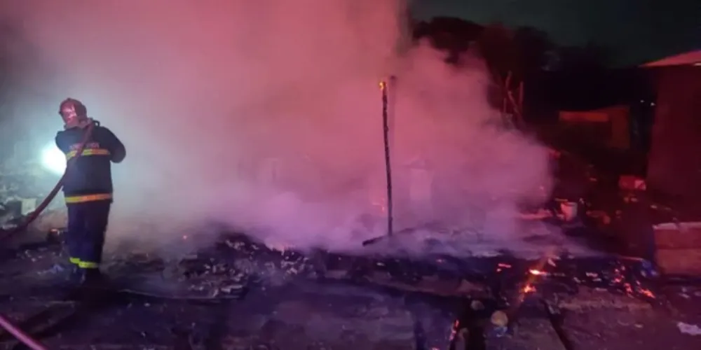 Quatro pessoas foram baleadas e levadas ao hospital. A casa de um dos suspeitos foi incendiada