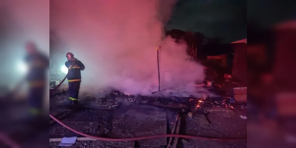 Quatro pessoas foram baleadas e levadas ao hospital. A casa de um dos suspeitos foi incendiada
