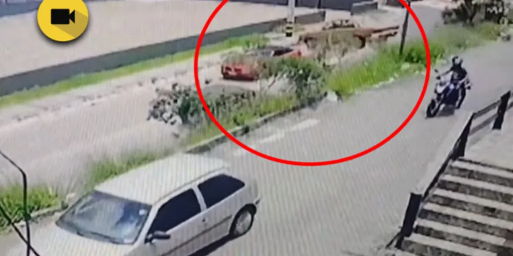 Imagem ilustrativa da imagem Chevette voa da pista e atinge Camaro em cheio; veja o vídeo