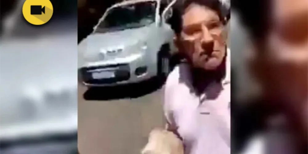 Motorista não gostou de esperar trabalhadores fazerem seu trabalho e partiu para a violência física e verbal.