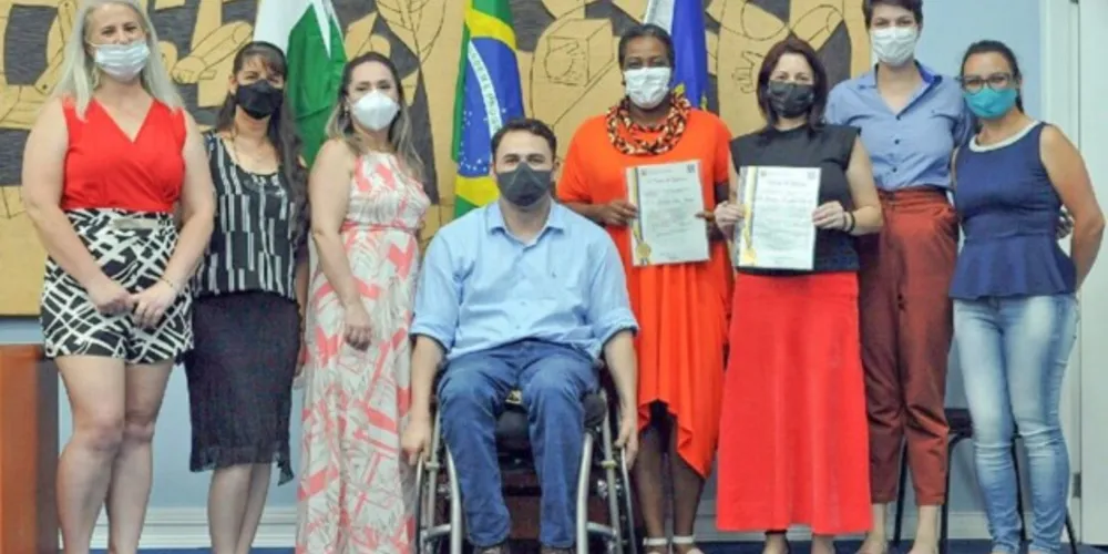 Entrega da moção de aplauso aconteceu na última quinta-feira.