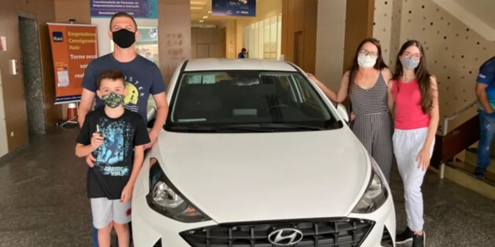 Prefeitura entrega carro 0 km para sorteado no Nota PG
