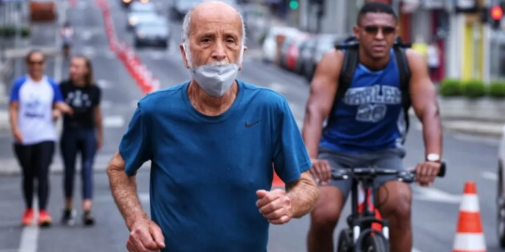 A iniciativa estimula a prática de atividades físicas pelas ruas do centro da cidade