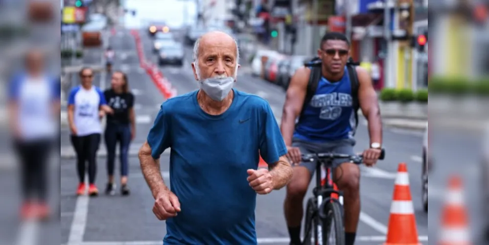 A iniciativa estimula a prática de atividades físicas pelas ruas do centro da cidade