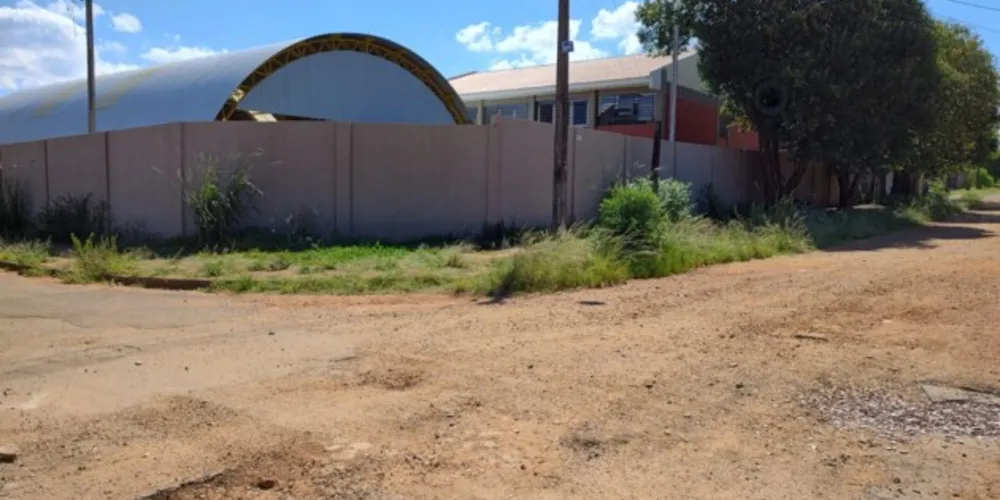 O aeroporto está localizado em um bairro  extremamente degradado