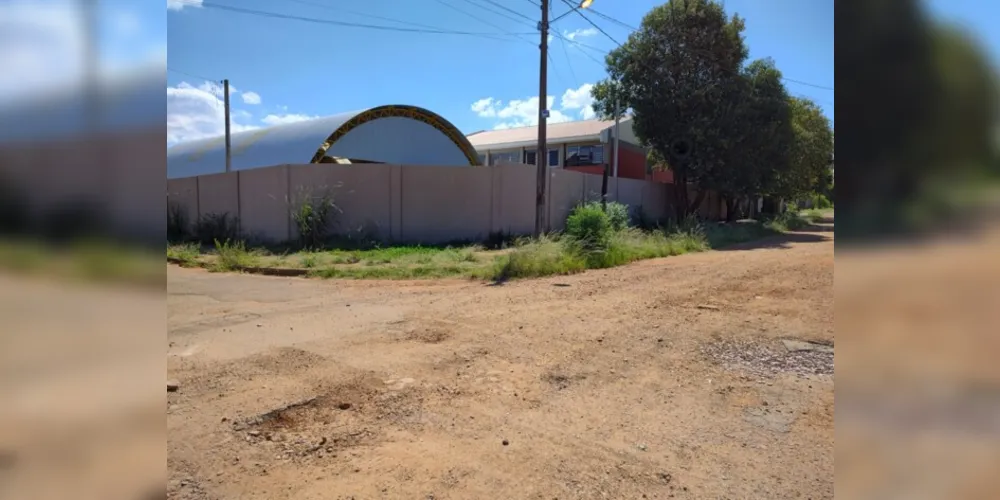 O aeroporto está localizado em um bairro  extremamente degradado