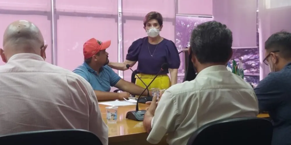 A prefeita Elizabeth Schmidt recebeu, na tarde de hoje (16), o líder da ocupação do Andorinhas, Leandro Dias.