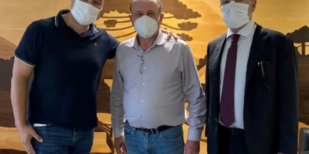 À esquerda, Marcelo Rangel, e ao centro, João Carlos Ortega.