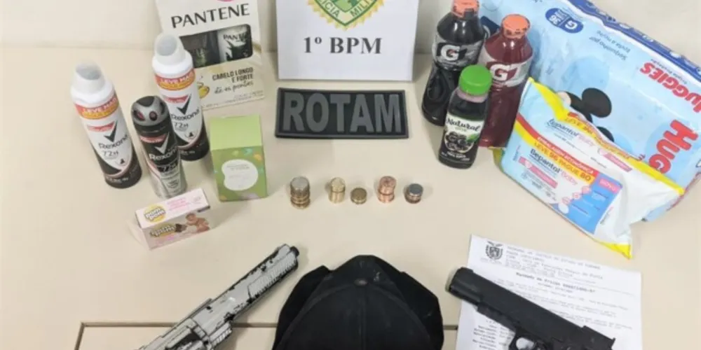 Objetos e armas utilizadas durante o assalto em Ponta Grossa.