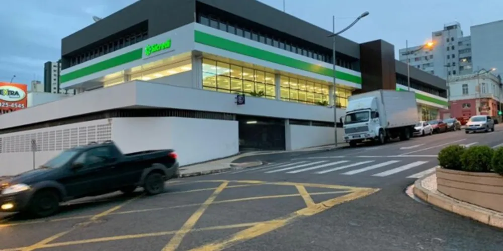 Nova agência da Sicredi no Centro funcionará na avenida Vicente Machado, número 109, esquina com a rua Santos Dumont