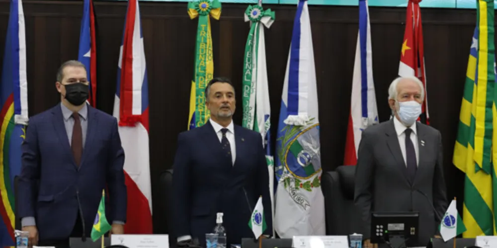 Da esquerda para a direita: Dias Toffoli, José Laurindo de Souza e Darci Piana