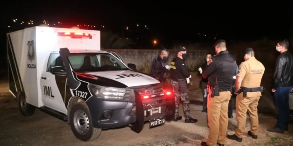 Equipes da Polícia Militar e Civil estiveram no local da ocorrência