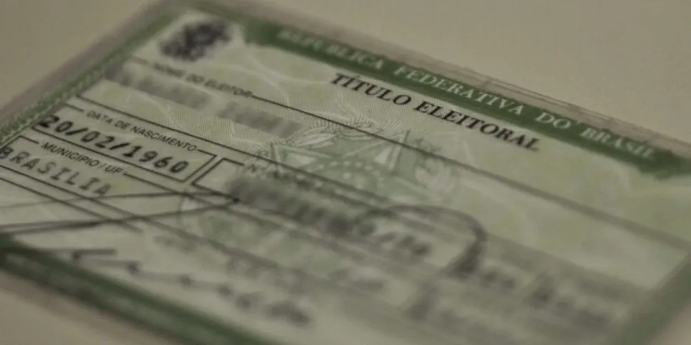 É necessário regularizar o título de eleitor para participar das eleições deste ano.