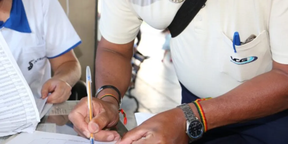 Votação pela greve aconteceu nesta segunda-feira (29).