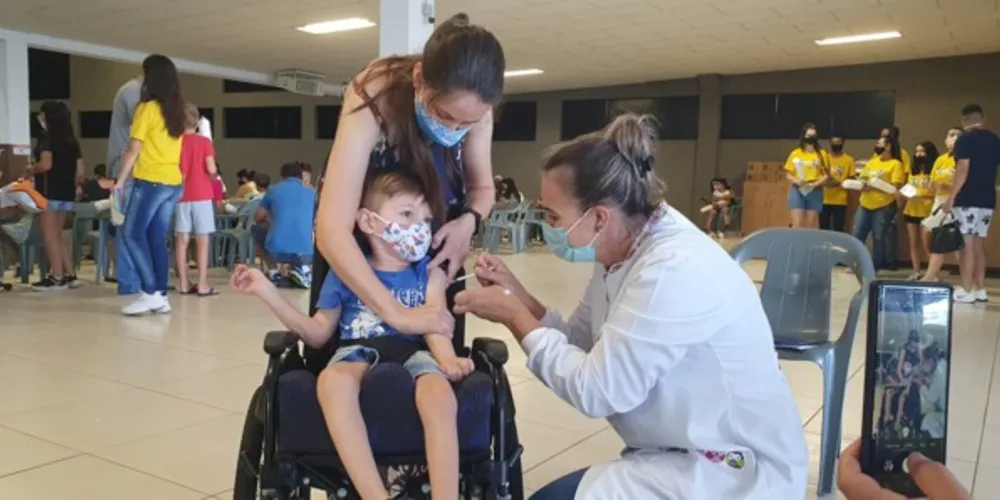 Em Ponta Grossa, imunização para a faixa etária de 5 a 11 anos já começou.