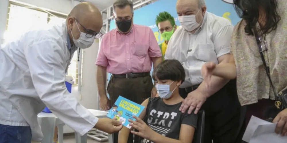 Neste momento, serão vacinadas crianças de 5 a 11 anos.