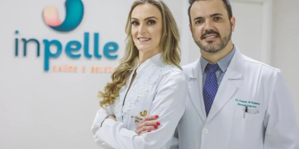 A clínica Inpelle Saúde e Beleza, localizada no Palladium Shopping, comandada pelo médico dermatologista Franck Bobato e a fisioterapeuta Valeska Bobato completa neste sábado (15), seu sexto ano de trabalho em nossa cidade. A Inpelle com sua equipe de profissionais tem a cada dia conquistado novos pacientes sendo assim referência no setor, sempre mantendo a essência que se resume em qualidade no atendimento, modernidade e principalmente e mais importante, a humanidade. Essa tríade tem construído a reputação impecável da Inpelle. Da coluna RC os votos de constante sucesso a toda dedicada equipe de profissionais. 