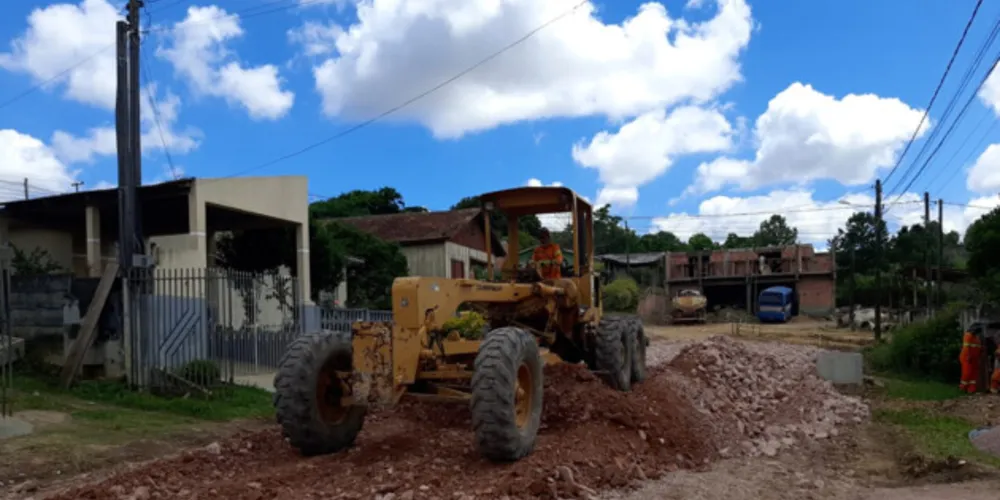 Com as galerias celulares prontas, moradores não precisam mais usar pontilhões de madeira para atravessar córrego