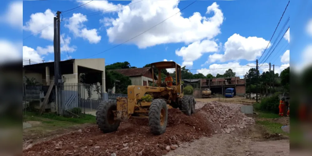 Com as galerias celulares prontas, moradores não precisam mais usar pontilhões de madeira para atravessar córrego