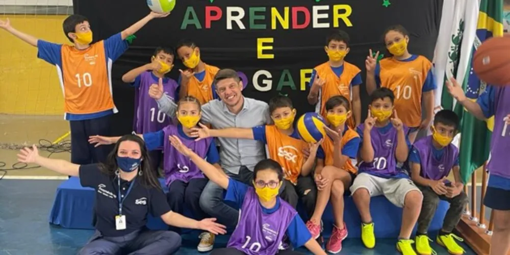 O Projeto Aprender e Jogar atende mais de 5000 mil crianças de baixa renda em todo o Paraná