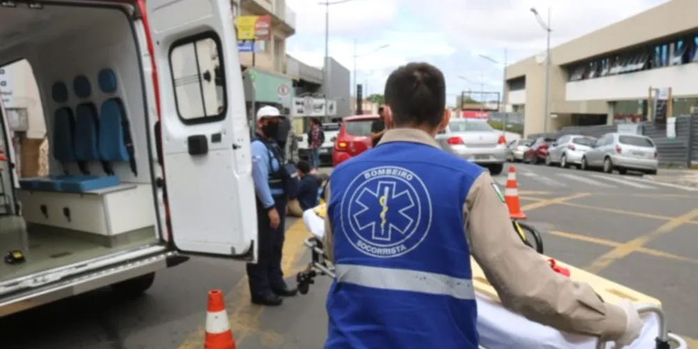 Colisão foi registrada na tarde desta quinta-feira (11), na esquina entre a Avenida Vicente Machado e a Rua Santos Dumont