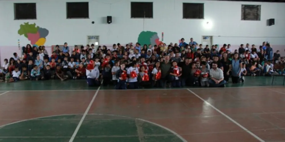 Eventos de premiação, como o realizado em 2019 em uma escola de Castro, são marcos do projeto
