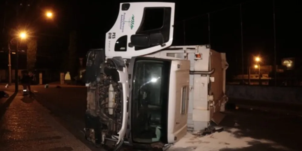 Acidente ocorreu na noite desta sexta-feira (12) em Ponta Grossa