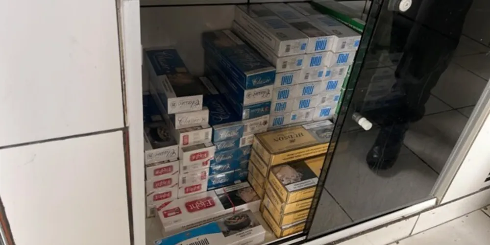 Cerca de 40 policiais federais estão empenhados na operação, que ocorre na manhã de hoje (18).