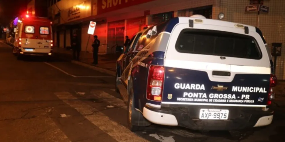 A vítima foi encaminhada ao hospital Bom Jesus, em estado grave.